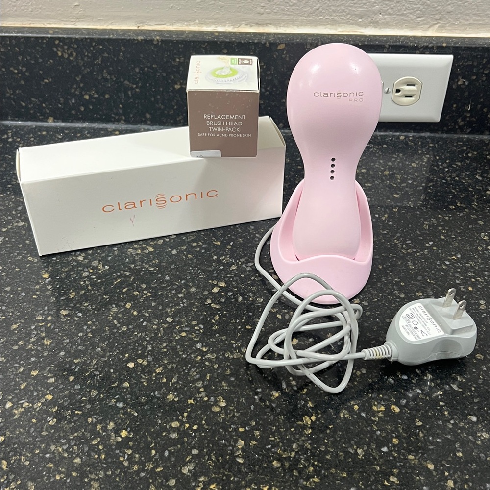 Clarisonic Soft Pink Cleansing Device Set with body attachment